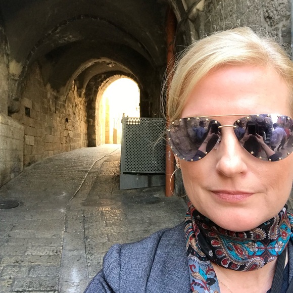 Meet your Posher, Genevieve - Picture 1 of 1